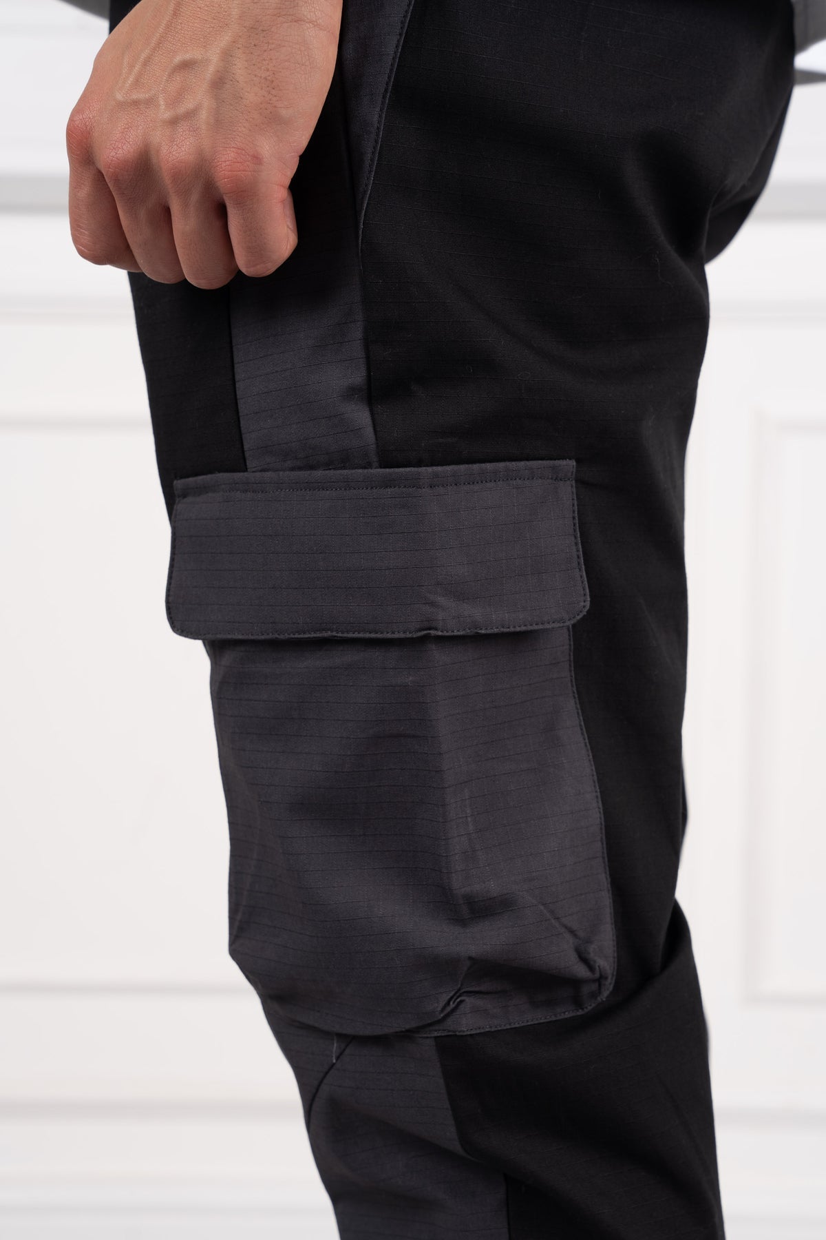 TERRAIN CARGO PANTS - BLACK