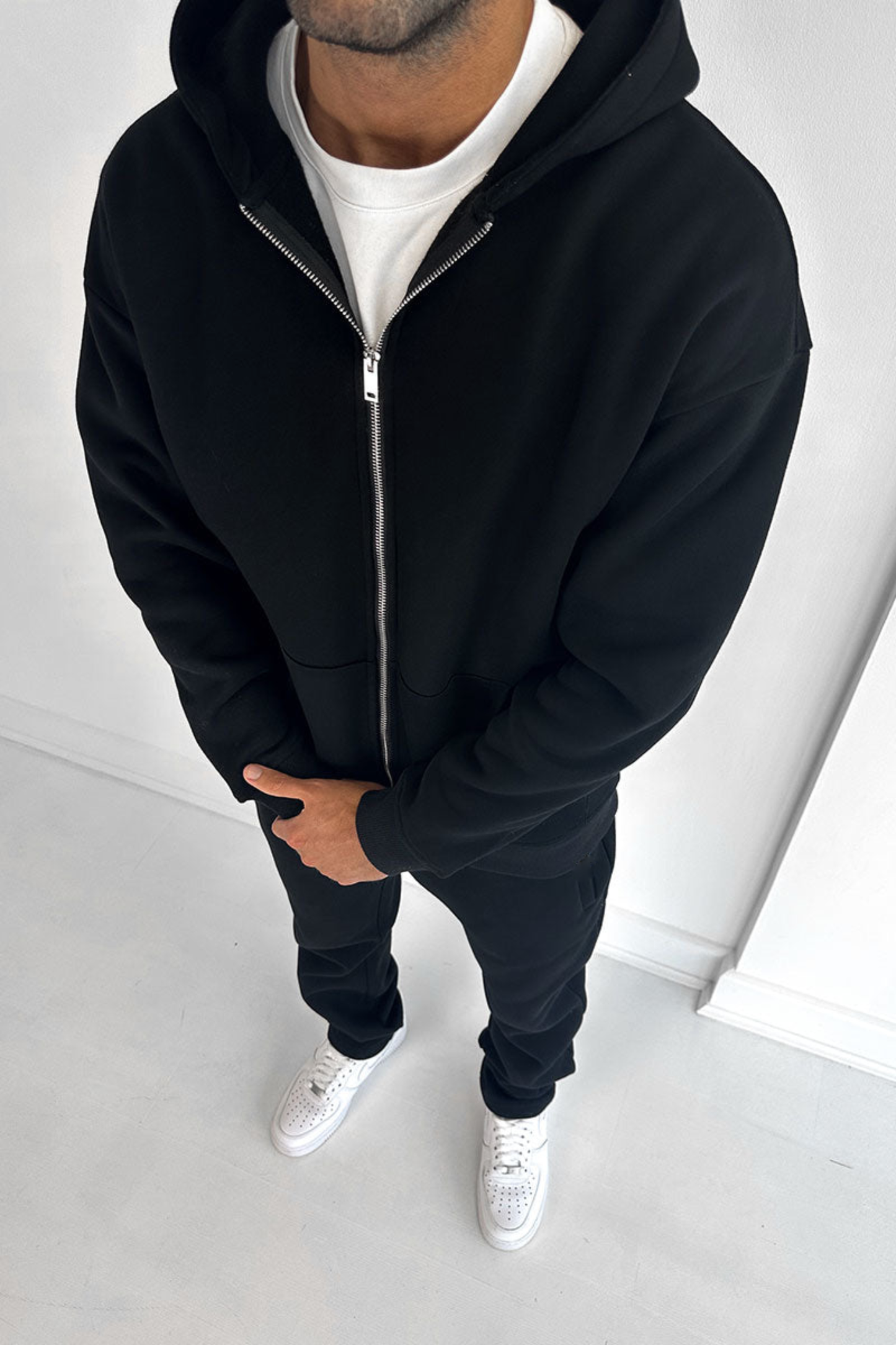 ESSENTIAL ZIP UP HOODIE - BLACK