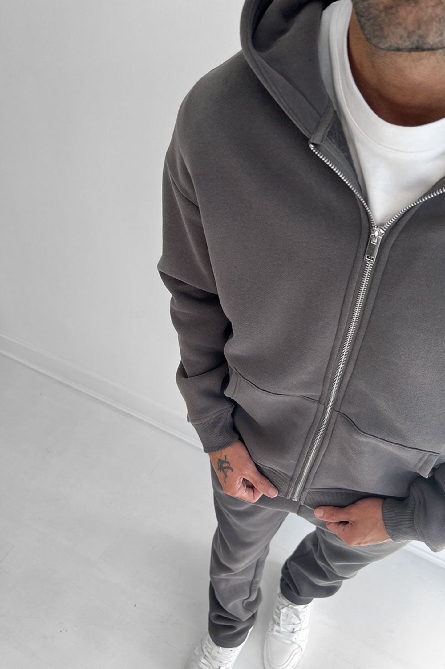 ESSENTIAL ZIP UP HOODIE - CHARCOAL