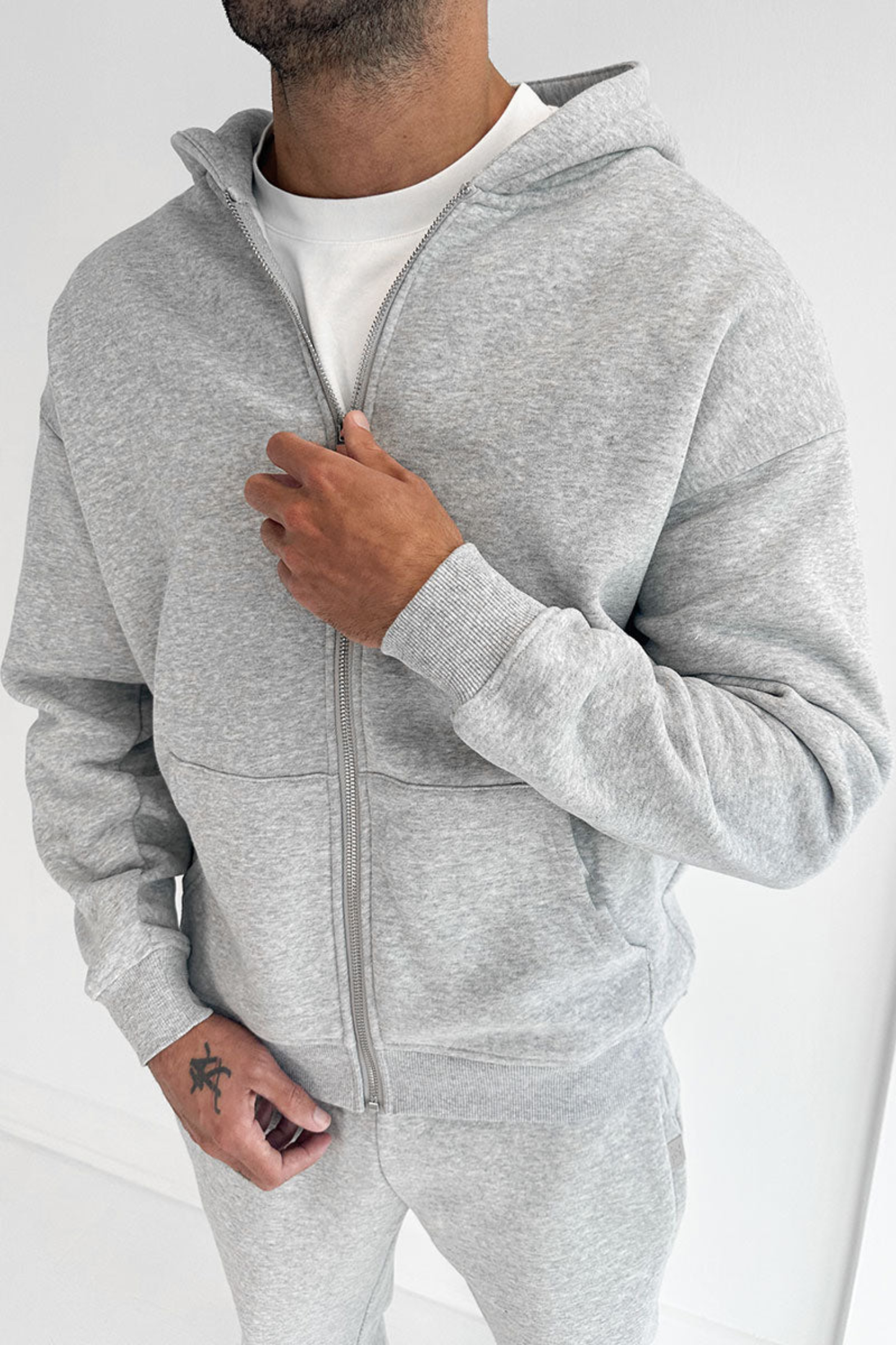 ESSENTIAL ZIP UP HOODIE - GREY